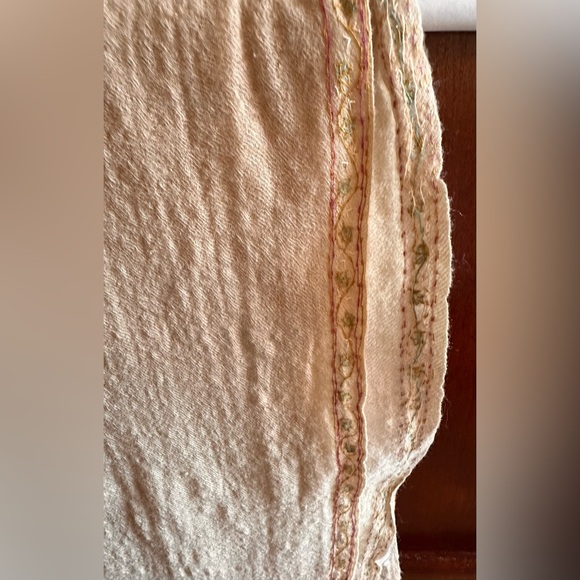 400. Ladies Handmade Embroidered Middle Eastern Pashmina Wool Scarf - Picture 3 of 7